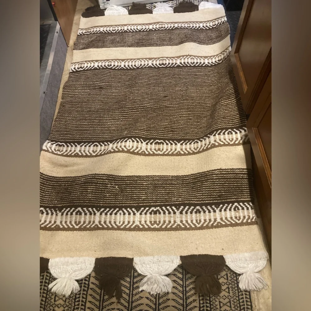 Peruvian? Brown /Cream Geometric Pattern Rug/Wall Hanging Wool Blend pre loved
